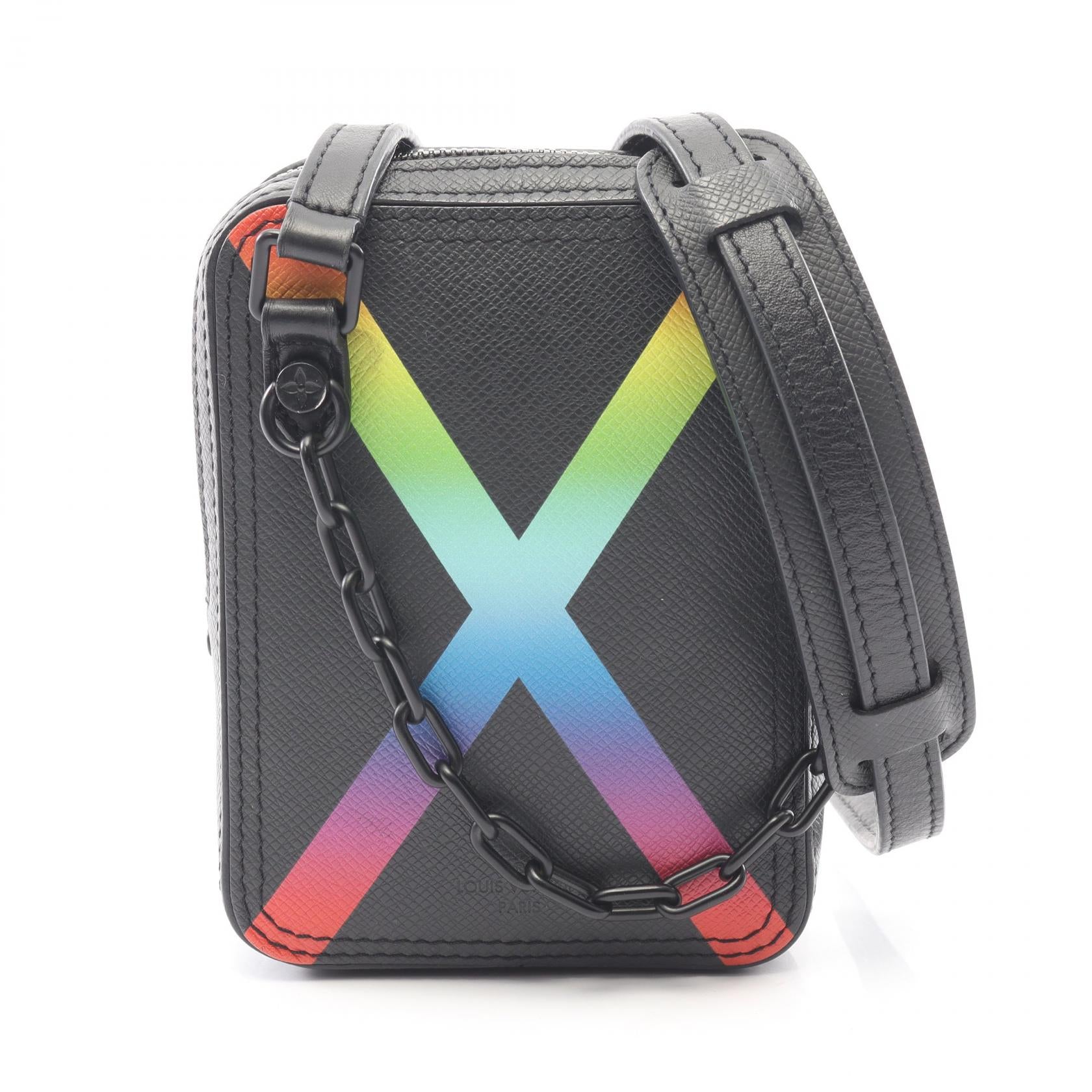 Louis Vuitton Danube Messenger Taiga Shoulder Bag