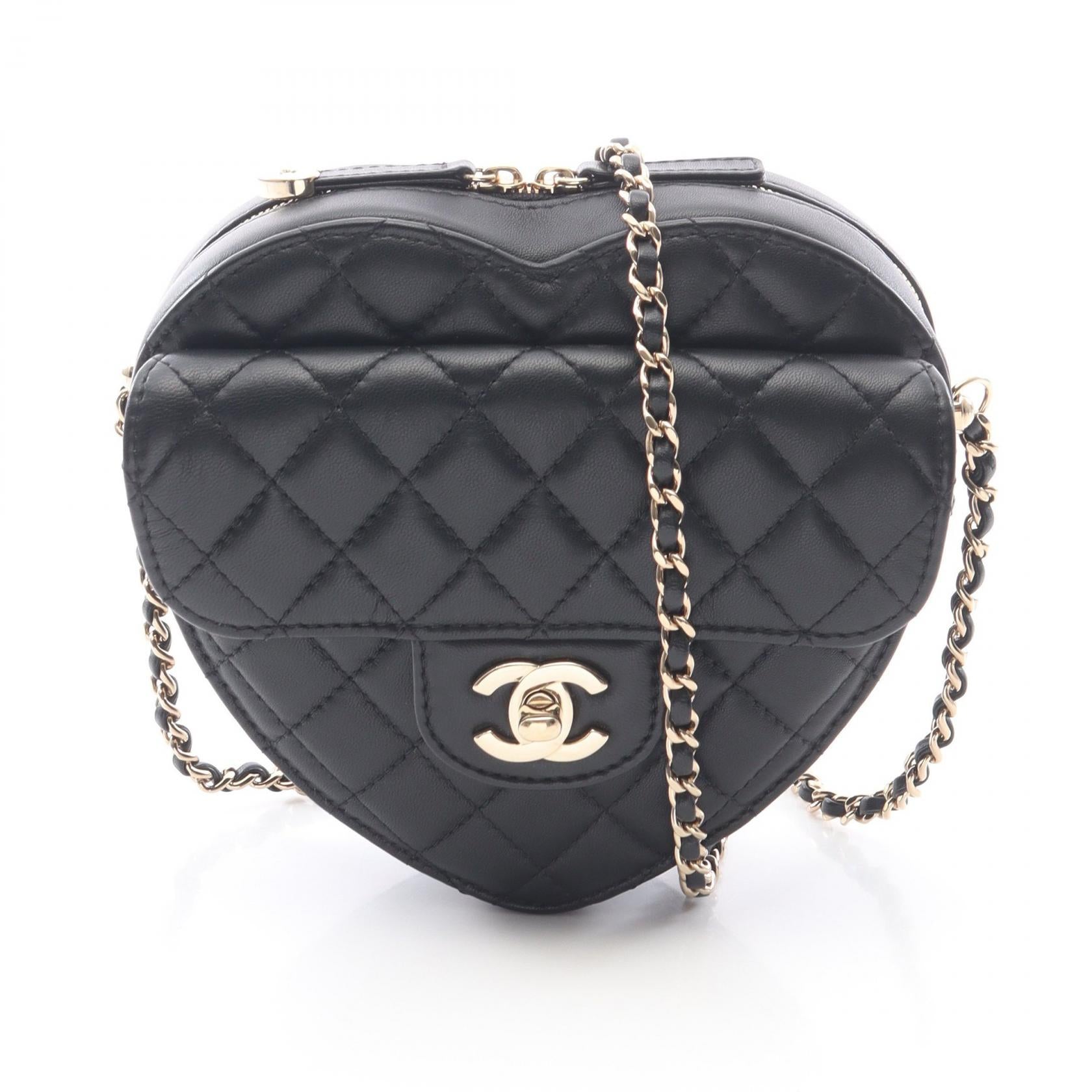 CHANEL Matelasse Heart Lambskin Shoulder Bag