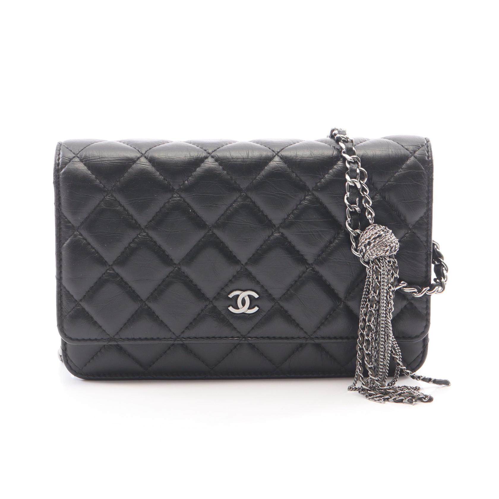 CHANEL Leather Shoulder Bag