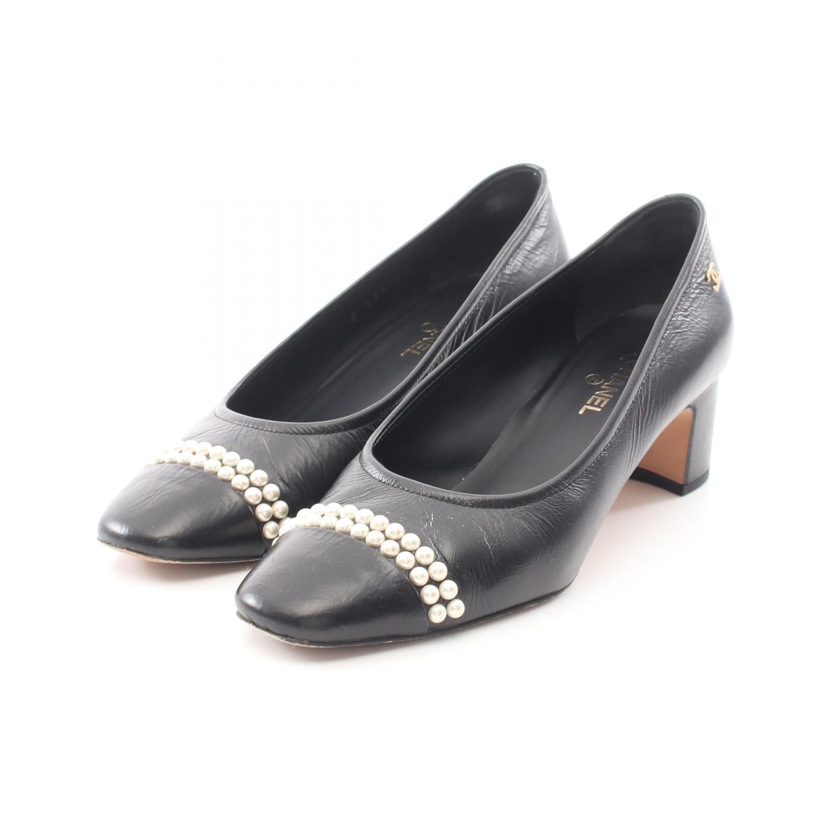 Chanel Coco Mark Pearl Leather Pumps