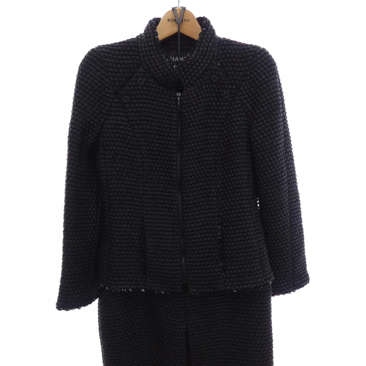 Chanel P37053V26595 Suit