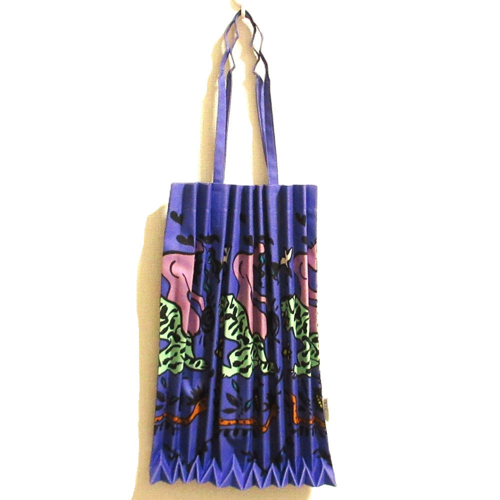 me ISSEY MIYAKE Trunk Handbag