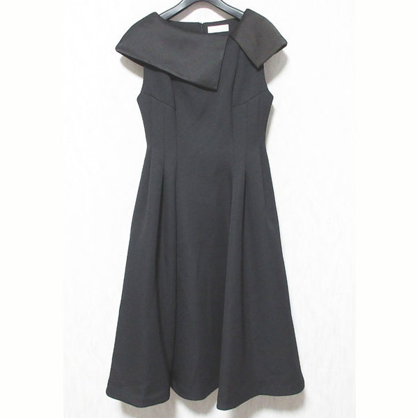 CELFORD Hold Collar Flare Dress