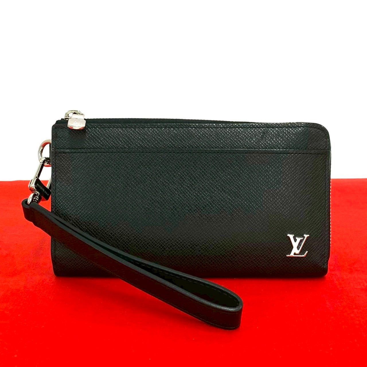 Louis Vuitton Zippy Dragonne Taiga Long Wallet