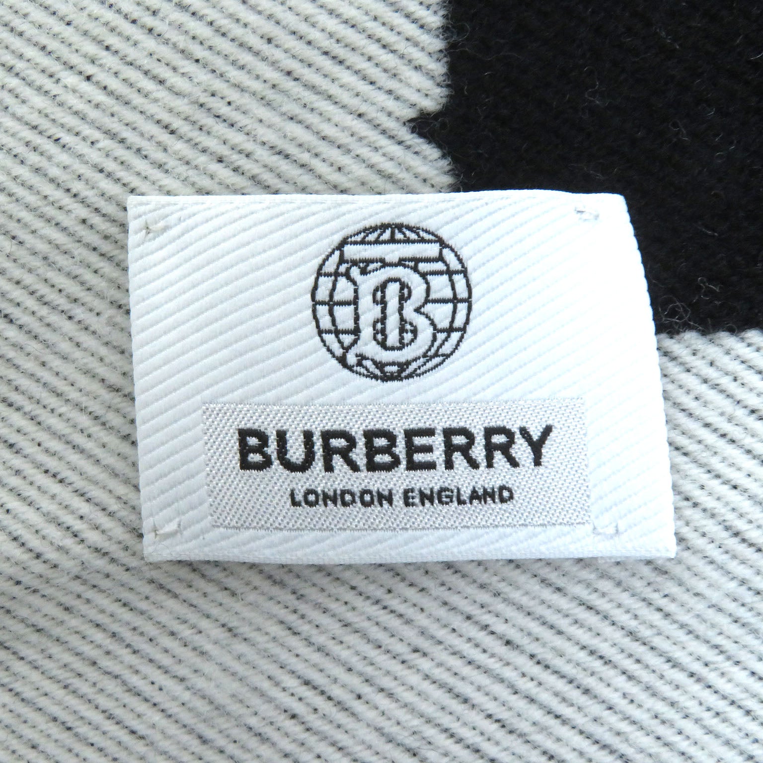 Burberry Wool Silk LOVE Scarf 8037416