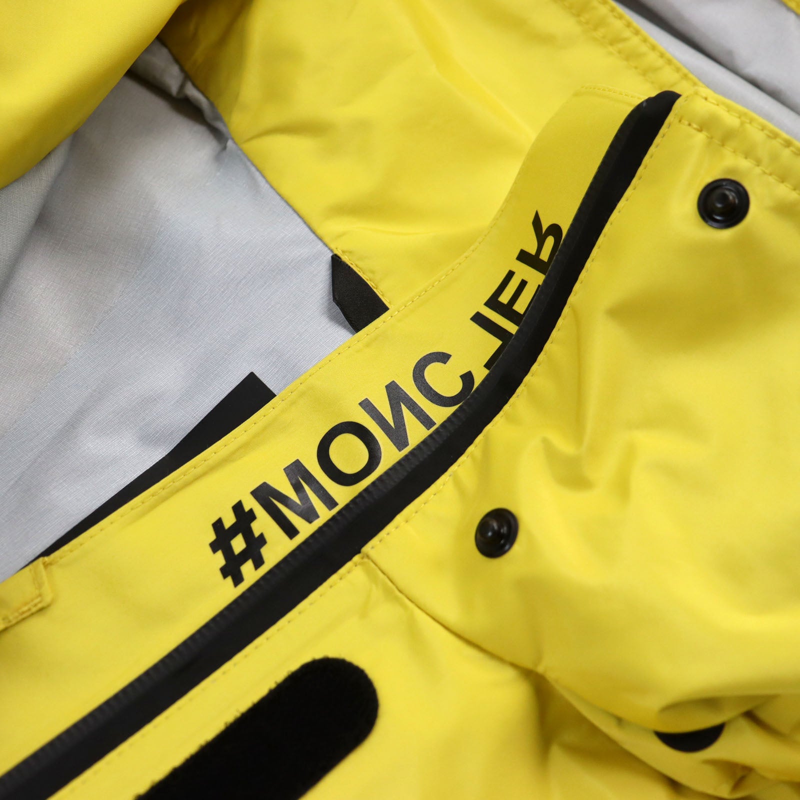 Moncler PALLENC GIUBBOTTO Nylon Jacket Yellow