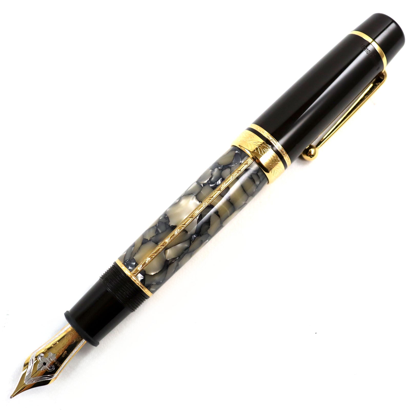 Montblanc Meisterstuck Writers 1996 Alexandre Dumas Pen 18K F nib