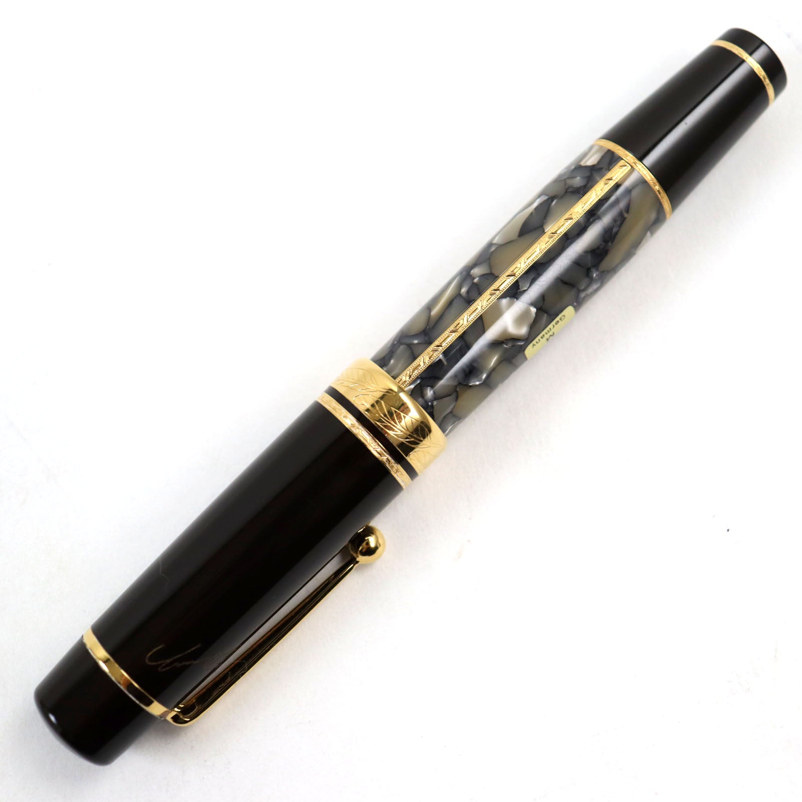 Montblanc Meisterstuck Writers 1996 Alexandre Dumas Pen 18K F nib