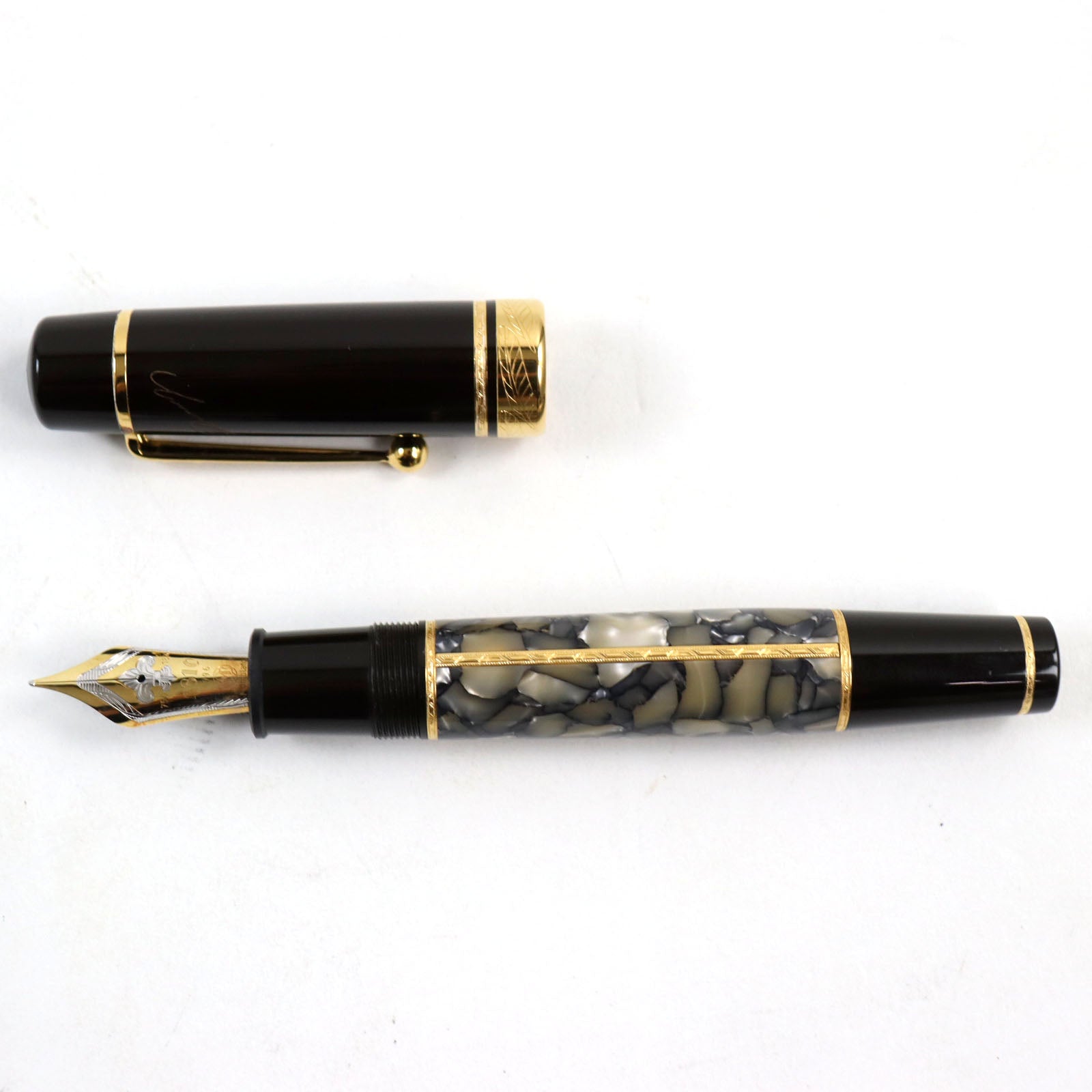 Montblanc Meisterstuck Writers 1996 Alexandre Dumas Pen 18K F nib