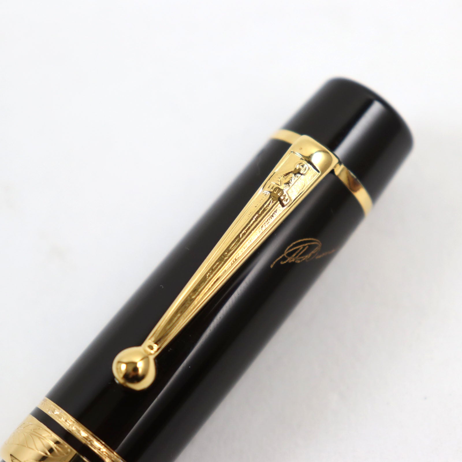 Montblanc Meisterstuck Writers 1996 Alexandre Dumas Pen 18K F nib