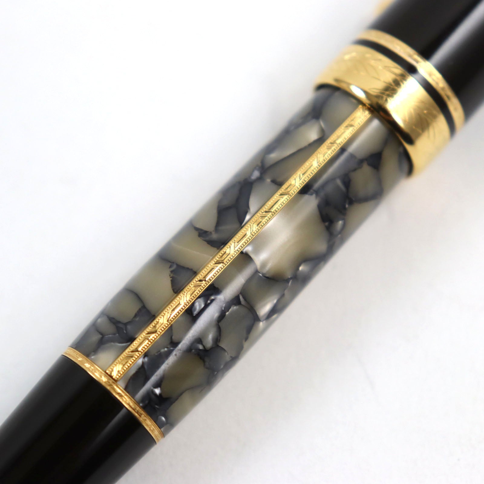 Montblanc Meisterstuck Writers 1996 Alexandre Dumas Pen 18K F nib