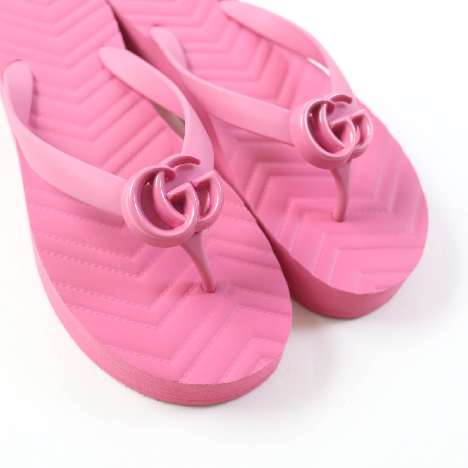 Gucci Chevron Thong Sandals Pink 38 Women