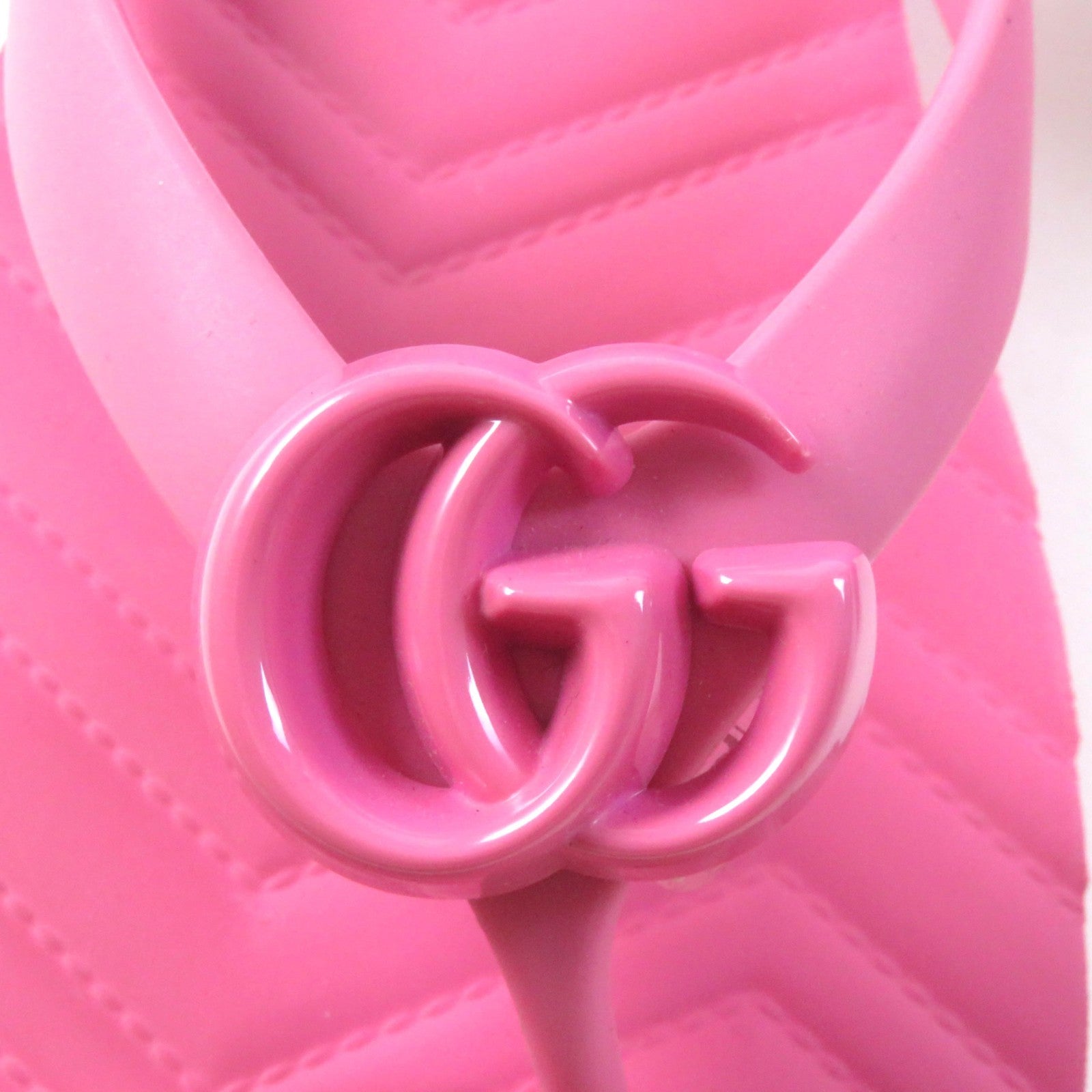 Gucci Chevron Thong Sandals Pink 38 Women