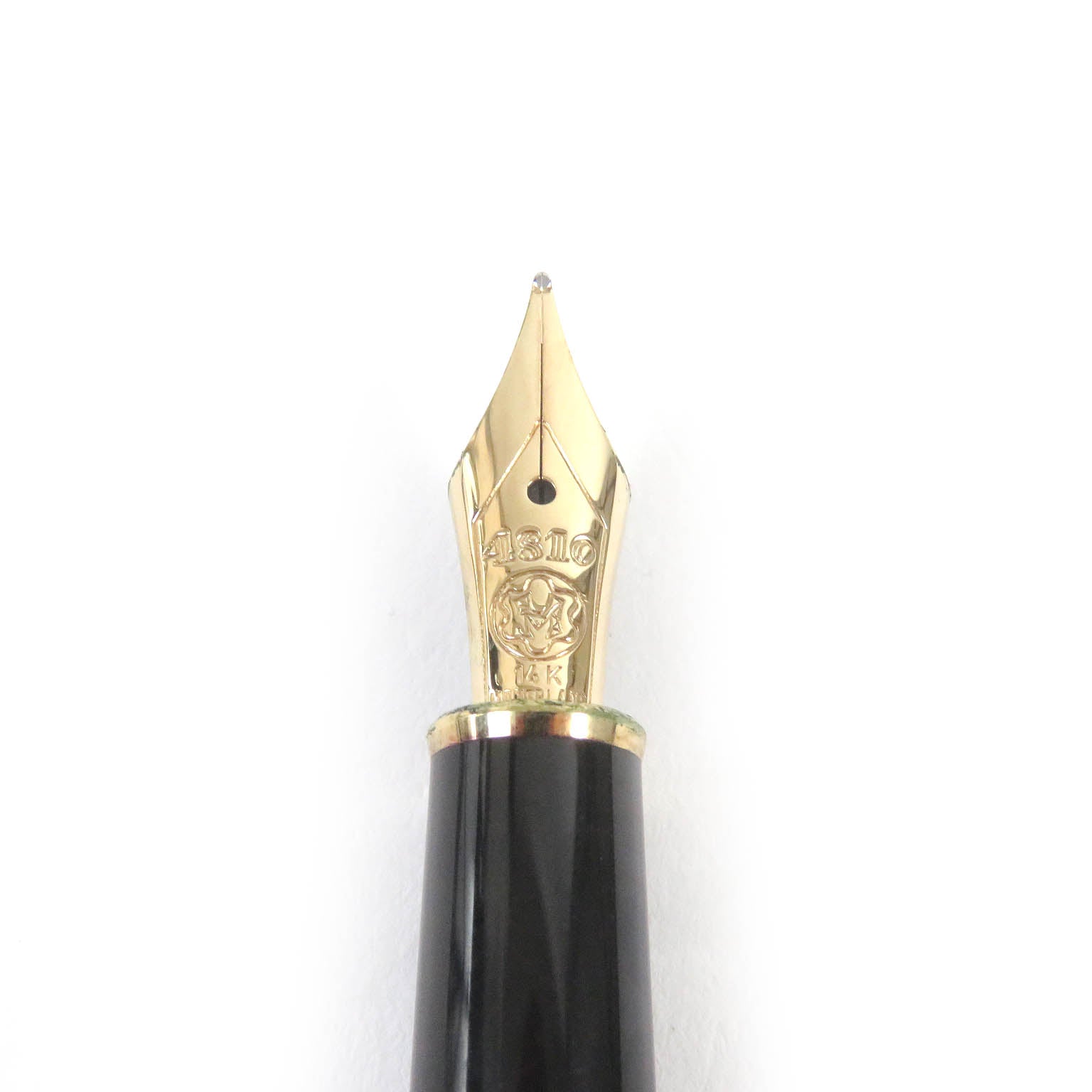 Montblanc Meisterstuck Classic Fountain Pen Black Gold