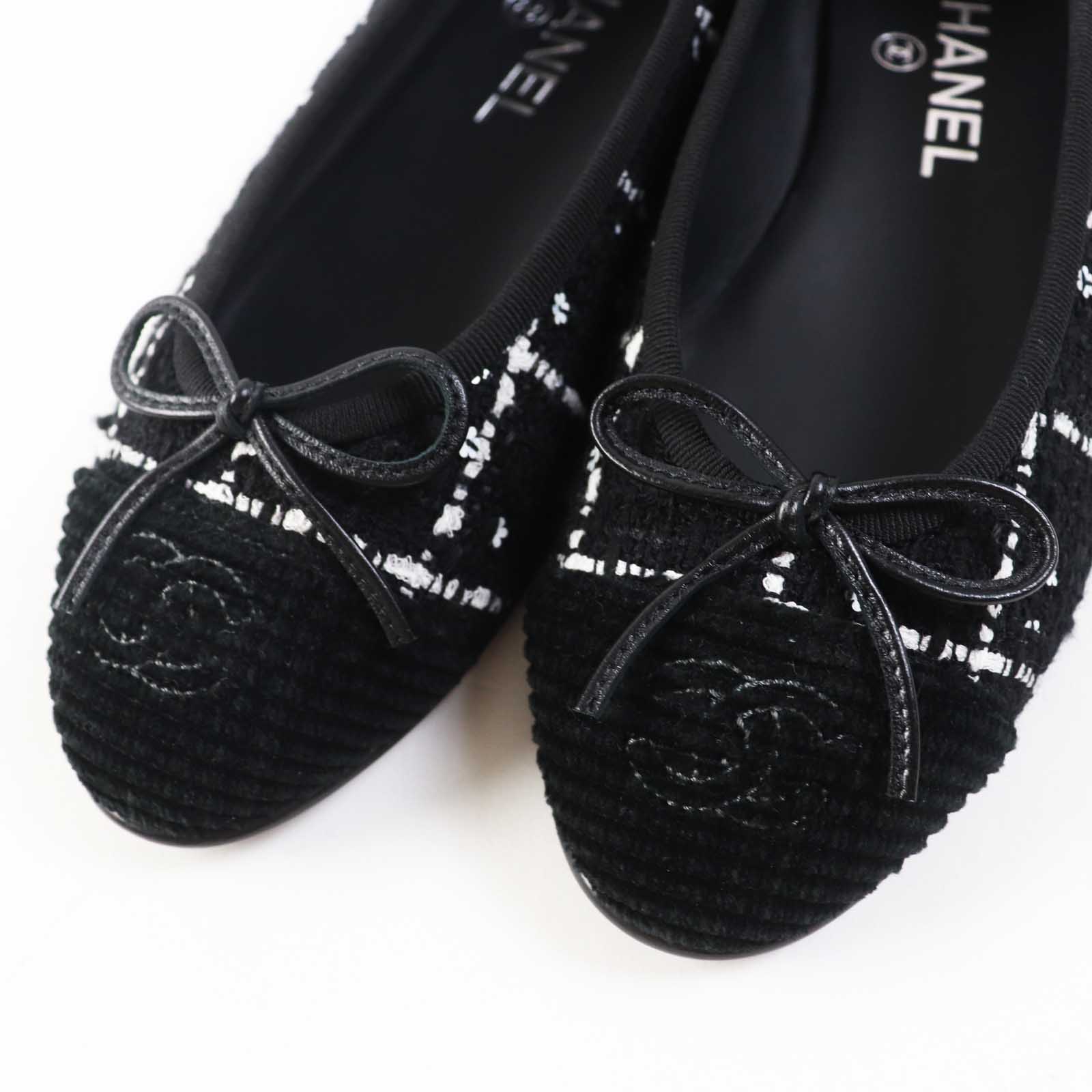 Chanel Tweed COCO Mark Ribbon Pumps Black White