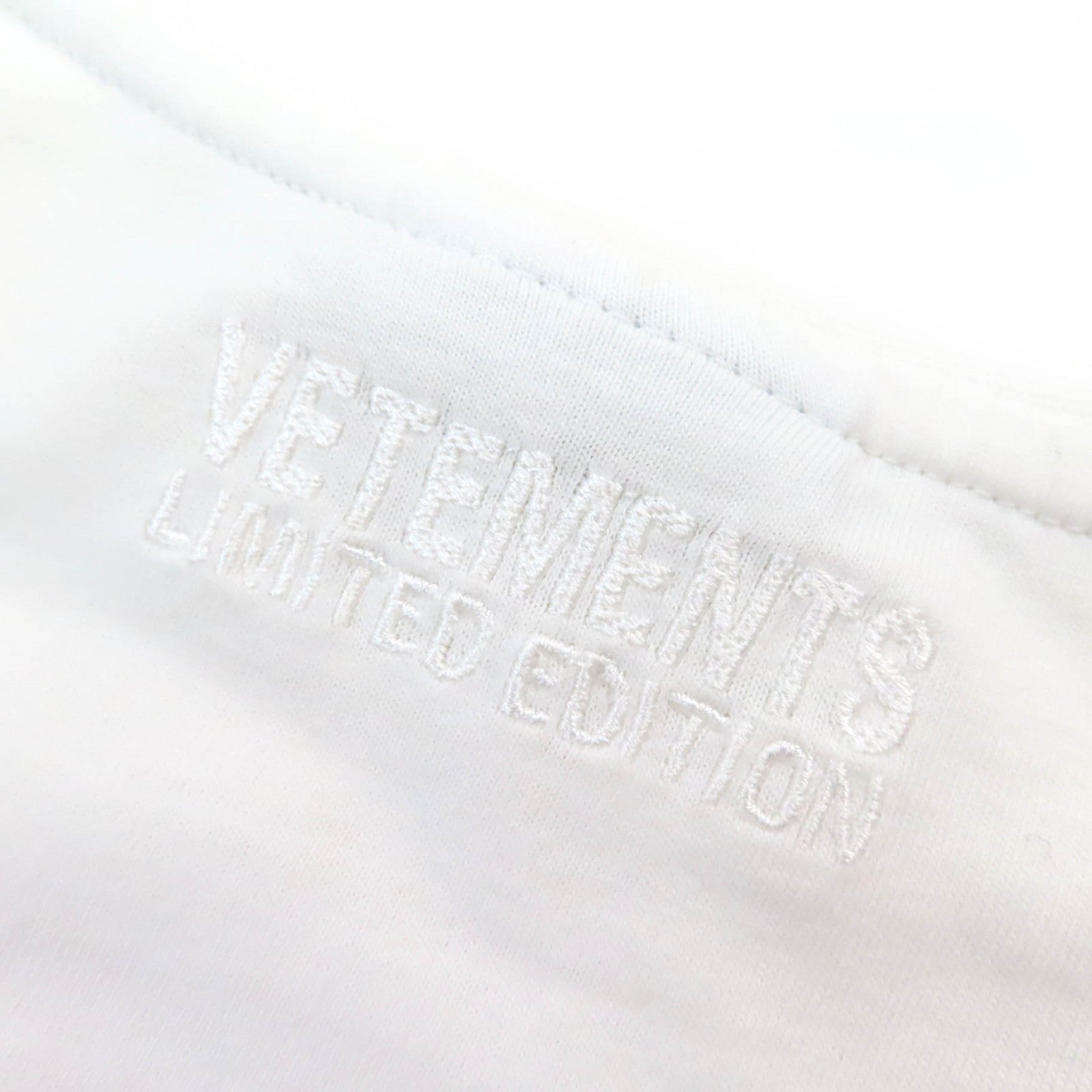 VETEMENTS Anarchy Gothic Logo T-Shirt White S