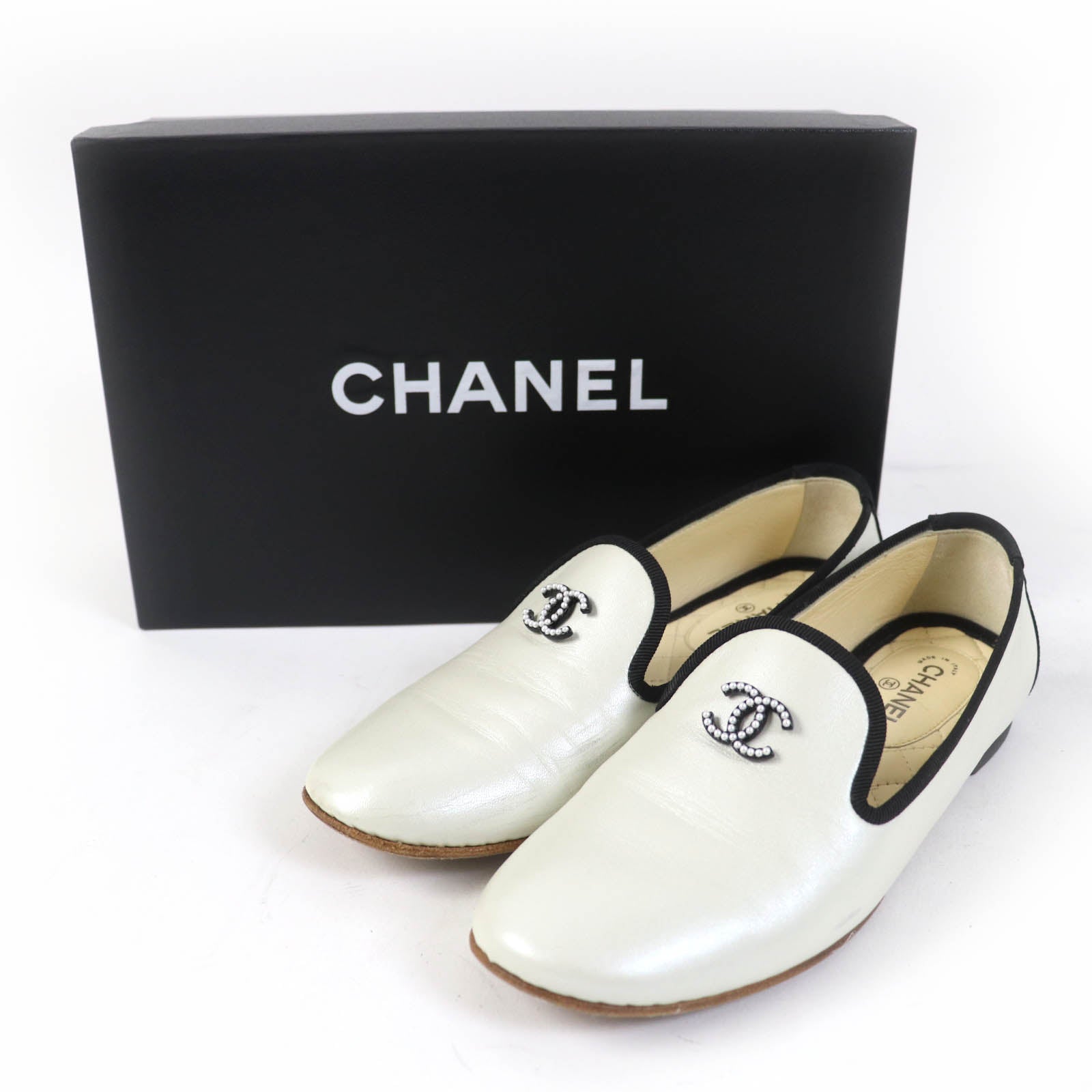 Chanel COCO Mark Leather Shoes White Black 35