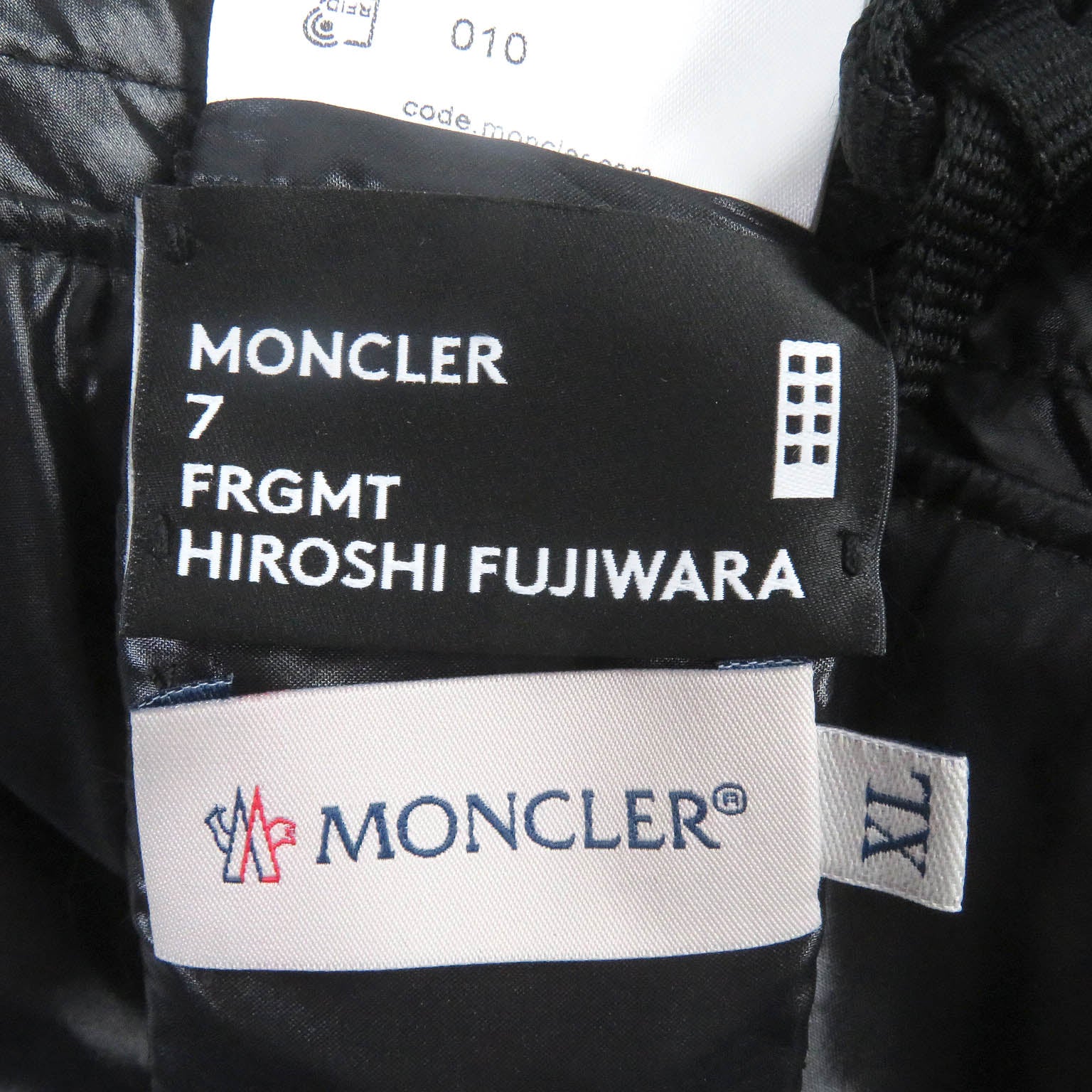 Moncler Reversible Bucket Hat Black XL