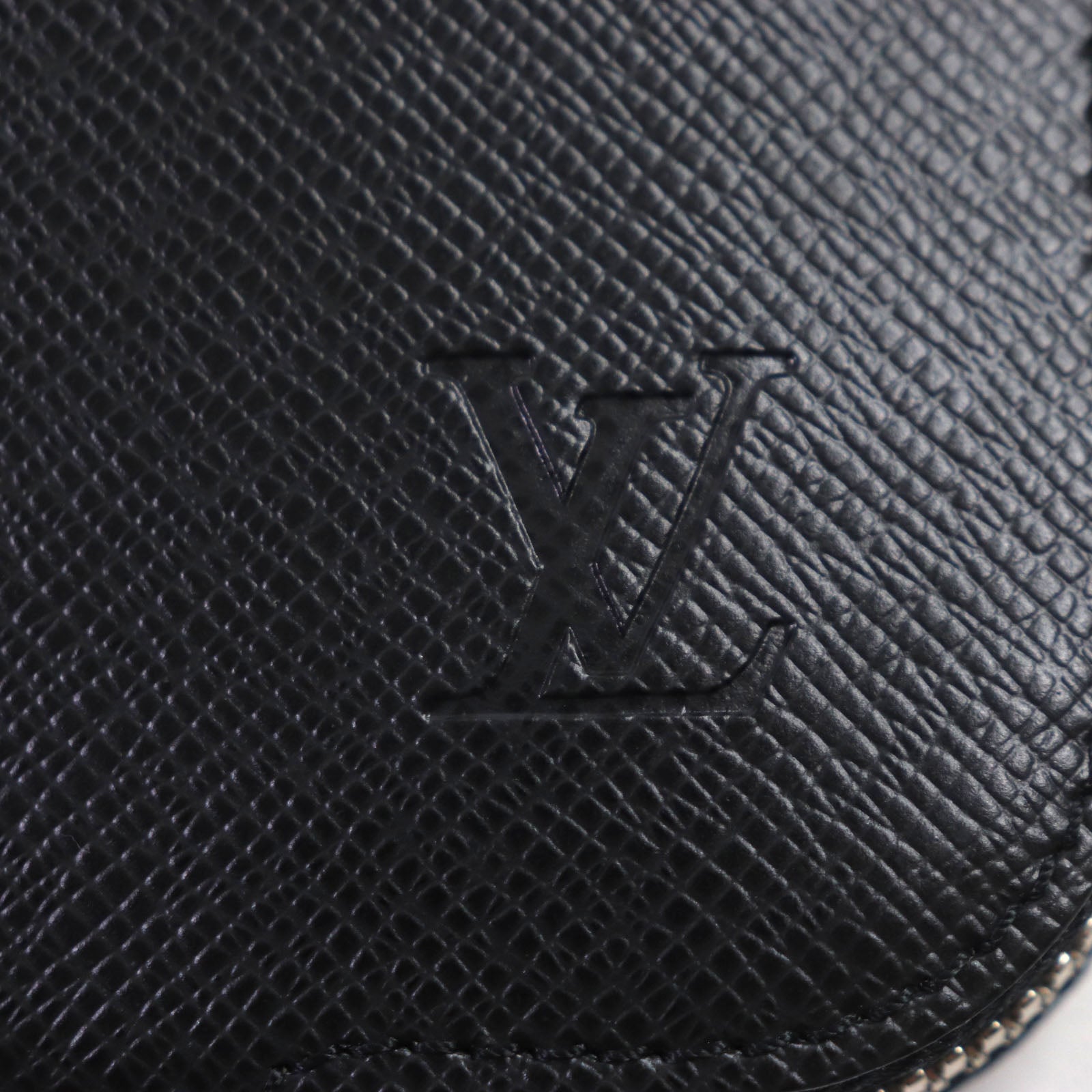 Louis Vuitton Taiga Leather Document Case M32612