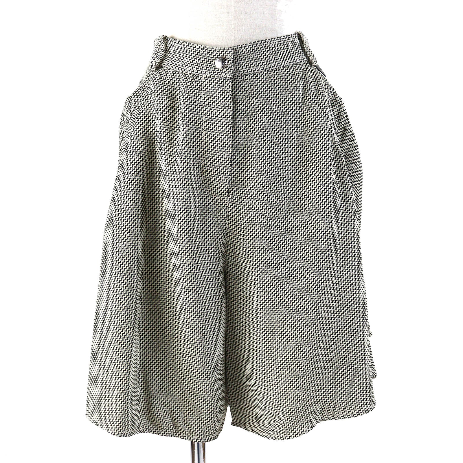 Louis Vuitton Karakoram Flare Shorts Beige Black