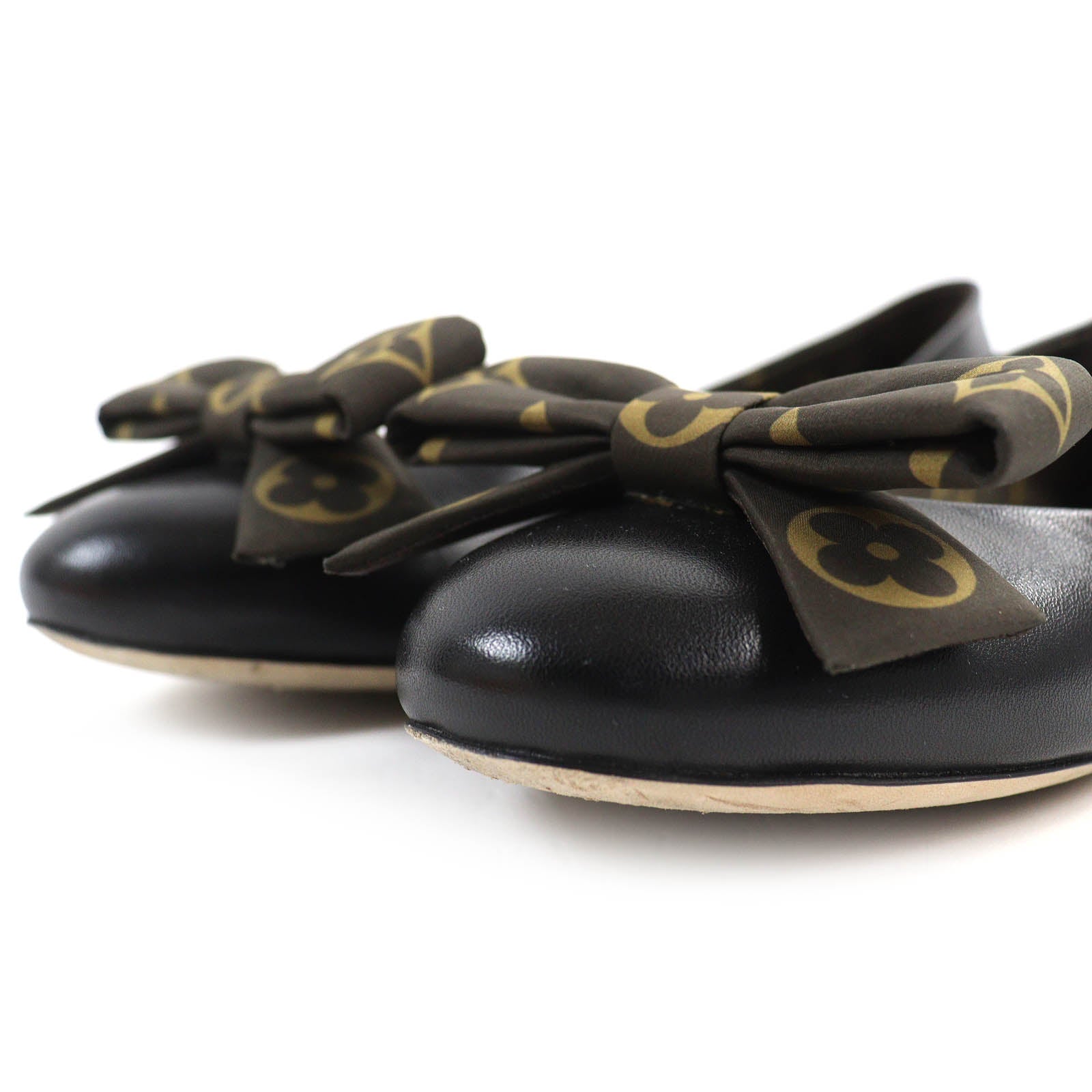 Louis Vuitton Monogram Ribbon Leather Flats 37