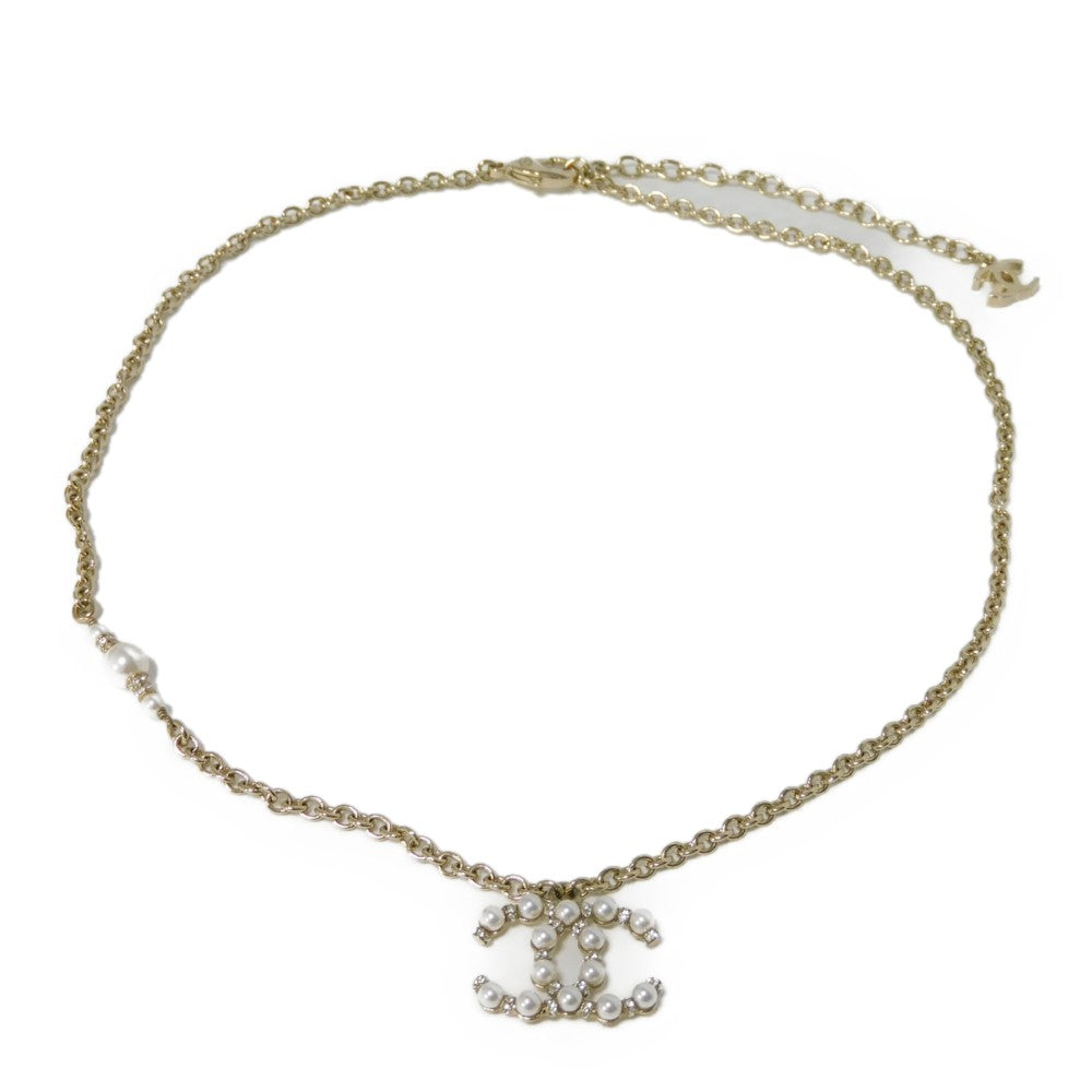 Chanel Chanel Pearl Crystal Necklace Natural Material Necklace in Very Good Condition