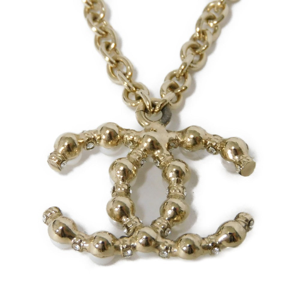 Chanel Chanel Pearl Crystal Necklace Natural Material Necklace in Very Good Condition