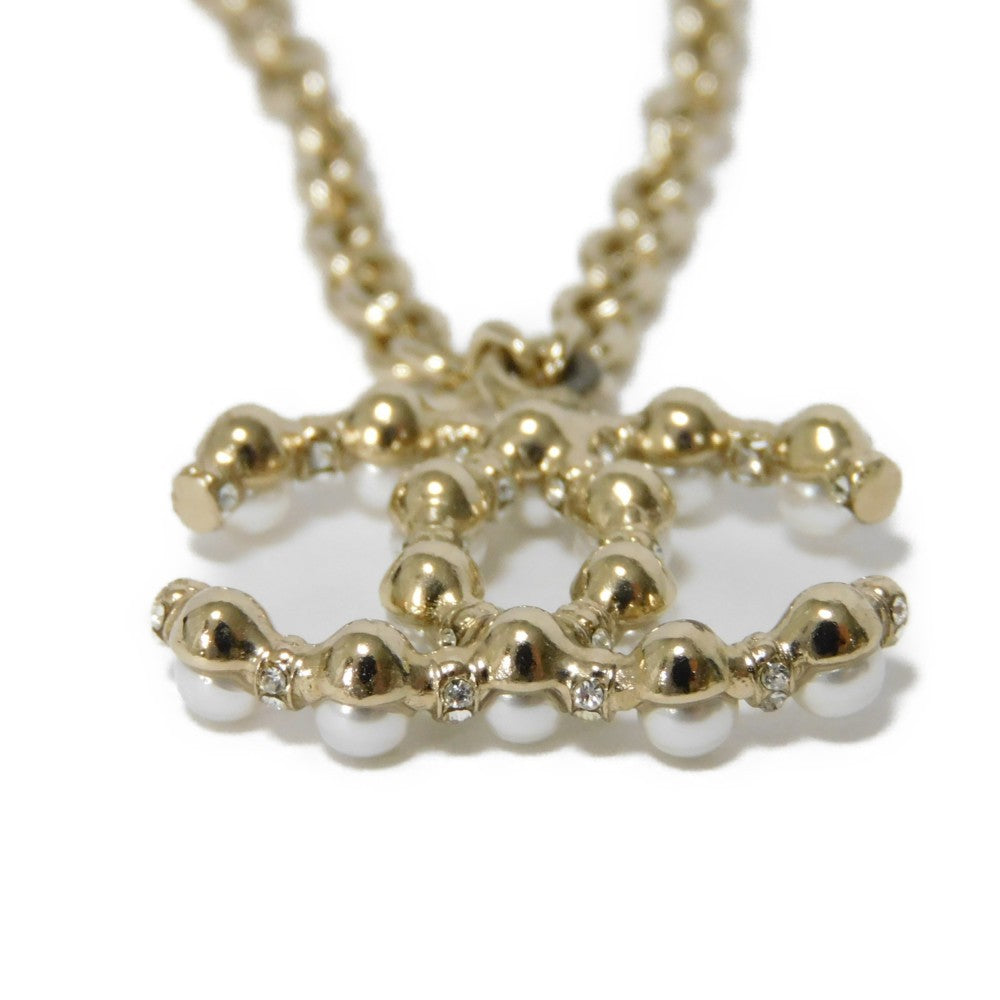 Chanel Chanel Pearl Crystal Necklace Natural Material Necklace in Very Good Condition