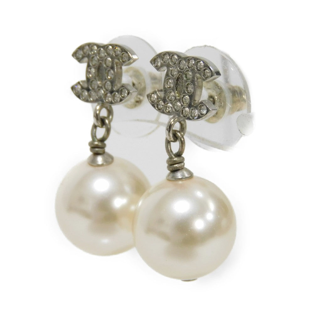 Chanel Chanel Crystal Pearl Swing Earrings A36138 Metal Earrings A36138 in Very Good Condition