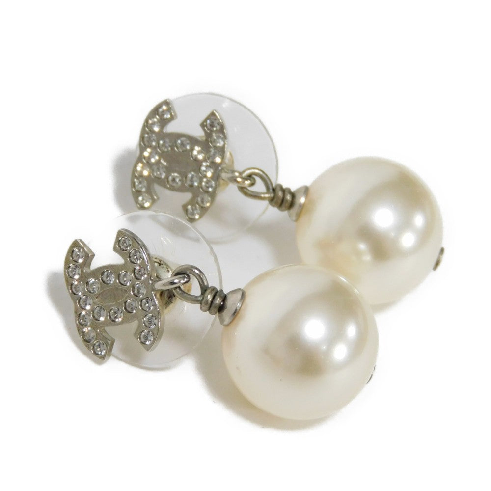 Chanel Chanel Crystal Pearl Swing Earrings A36138 Metal Earrings A36138 in Very Good Condition