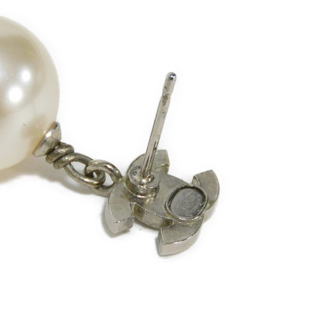 Chanel Chanel Crystal Pearl Swing Earrings A36138 Metal Earrings A36138 in Very Good Condition