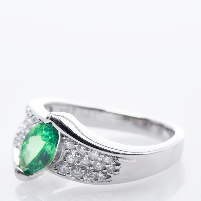 [LuxUness] Emerald Diamond Ring Metal Ring in Excellent condition