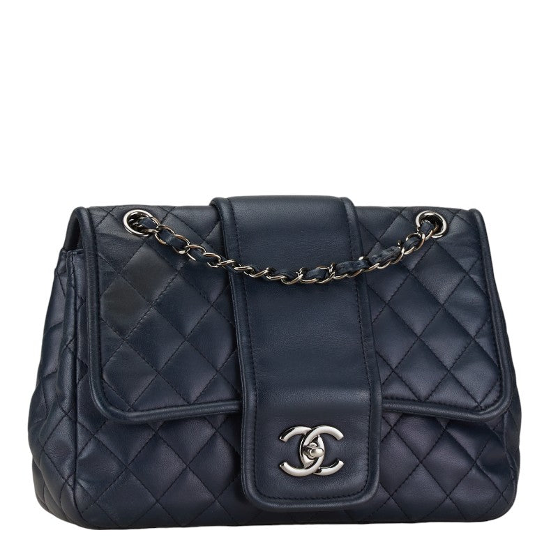 Chanel Matelasse Leather Chain Shoulder Bag in Very Good Condition