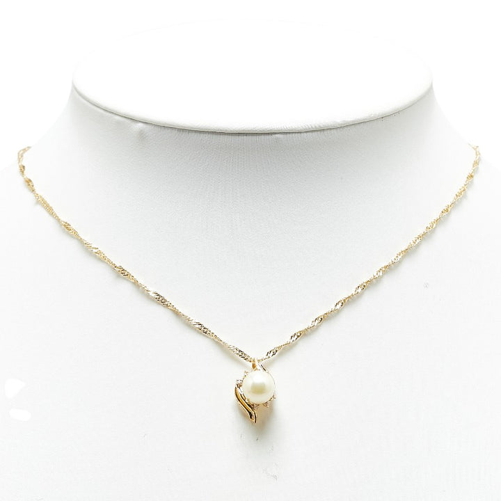 K18YG Yellow Gold Pearl Necklace for Women in Excellent Condition