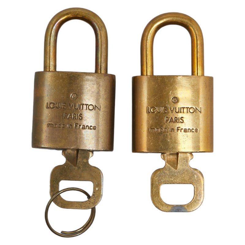 Louis Vuitton Gold Padlock Set Keychain in Very Good Condition