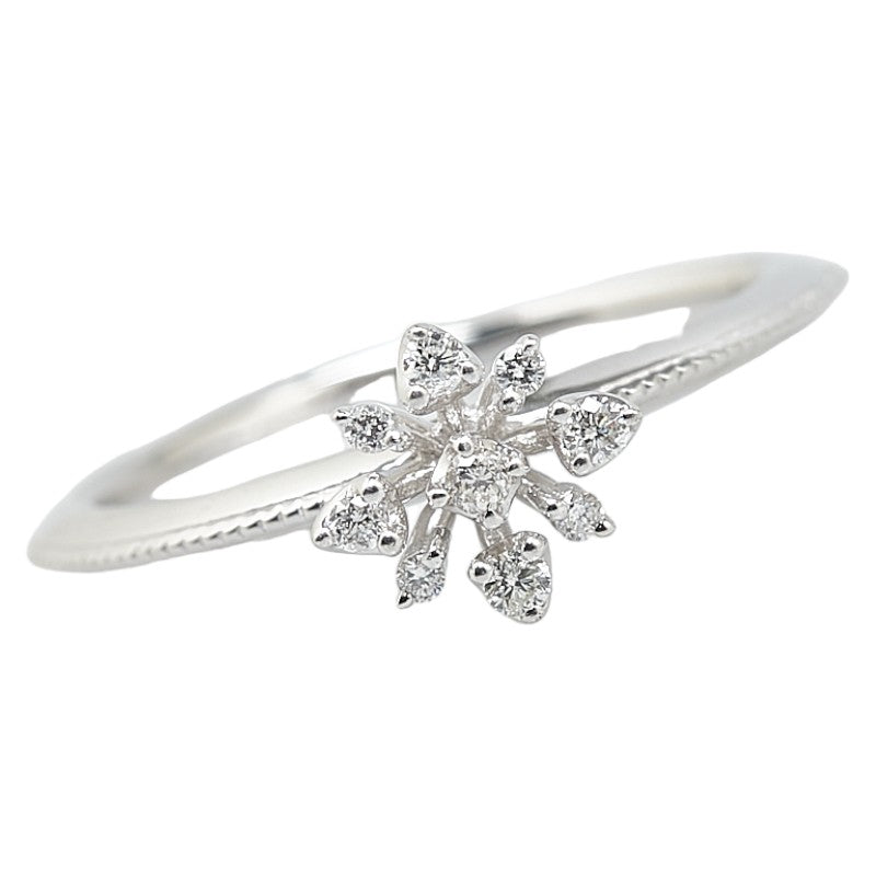 K18WG White Gold Diamond Flower Ring in Great Condition