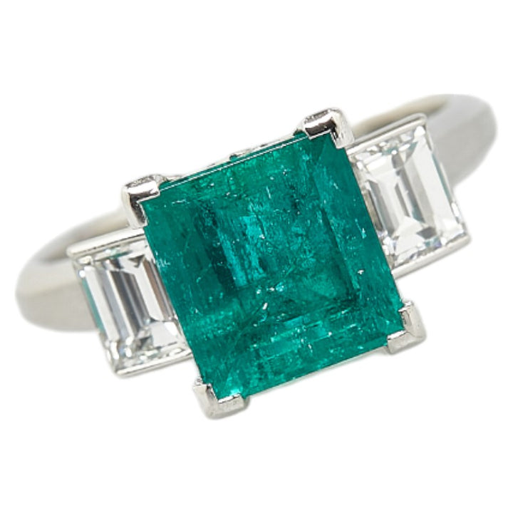 Pt900 Platinum Emerald 3.52ct Diamond 0.95ct Ring in Excellent Condition