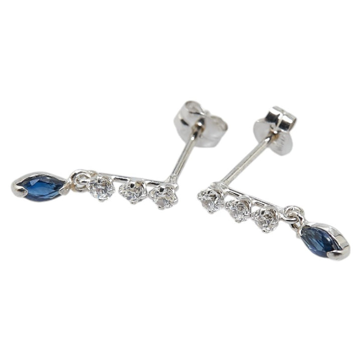 K14WG White Gold Sapphire Stud Earrings in Great Condition