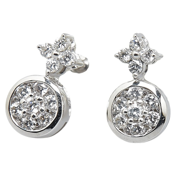 K18WG White Gold Diamond Flower Stud Earrings in Great Condition