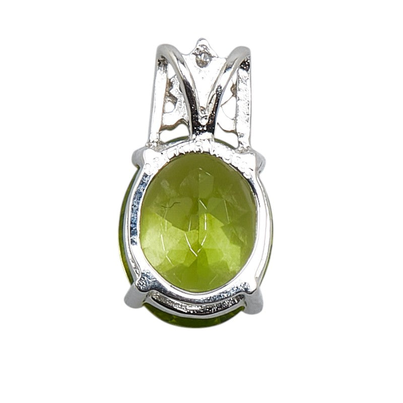 K18WG White Gold Peridot 2.27ct Diamond Pendant