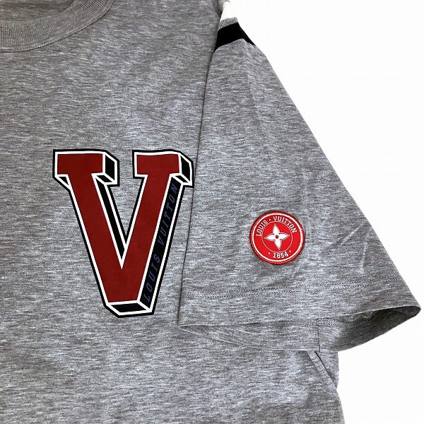 Louis Vuitton M V Logo Print T-Shirt in Good Condition