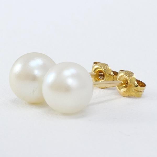 K18 Yellow Gold Pearl Earrings in Excellent Condition