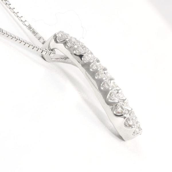 18K White Gold 45cm Necklace with 0.33ct Diamond - Total Weight Approximately 4.0g