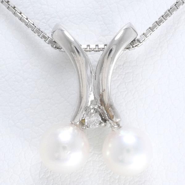 K18 White Gold Pearl Necklace with Diamond in Excellent Condition