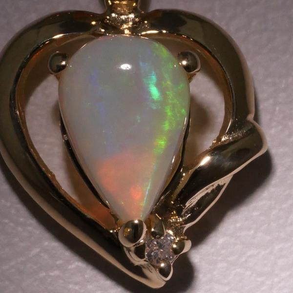 14K Yellow Gold Opal Diamond Necklace in Excellent Condition