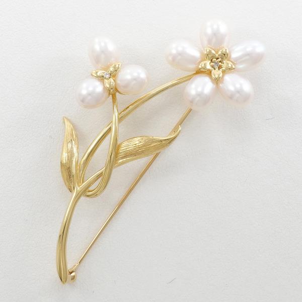 K18 Yellow Gold Brooch with Freshwater Pearl and Diamond in Excellent Condition