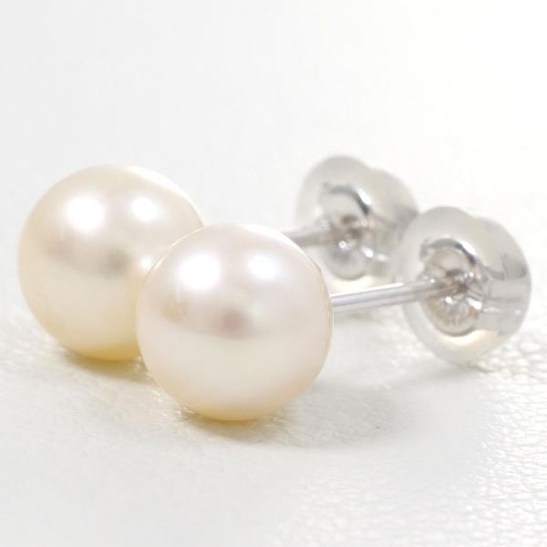 K18 White Gold Pearl Earrings in Excellent Condition