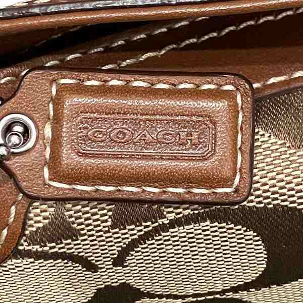 Coach Signature Turnlock Wristlet Pouch F42839 in Great Condition