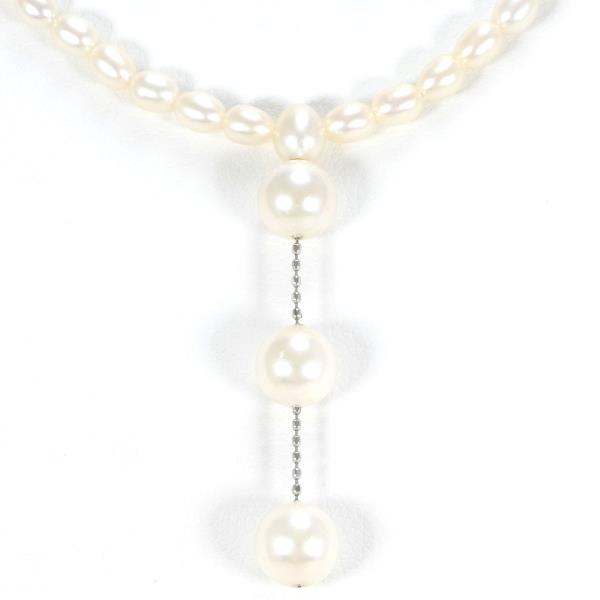 K18 White Gold Pearl Necklace in Excellent Condition