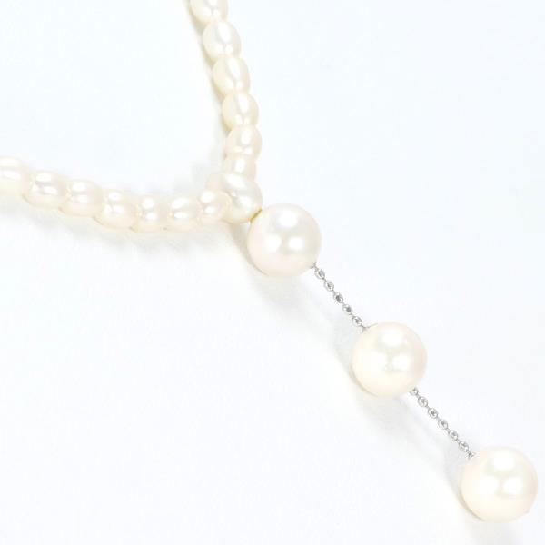 K18 White Gold Pearl Necklace in Excellent Condition